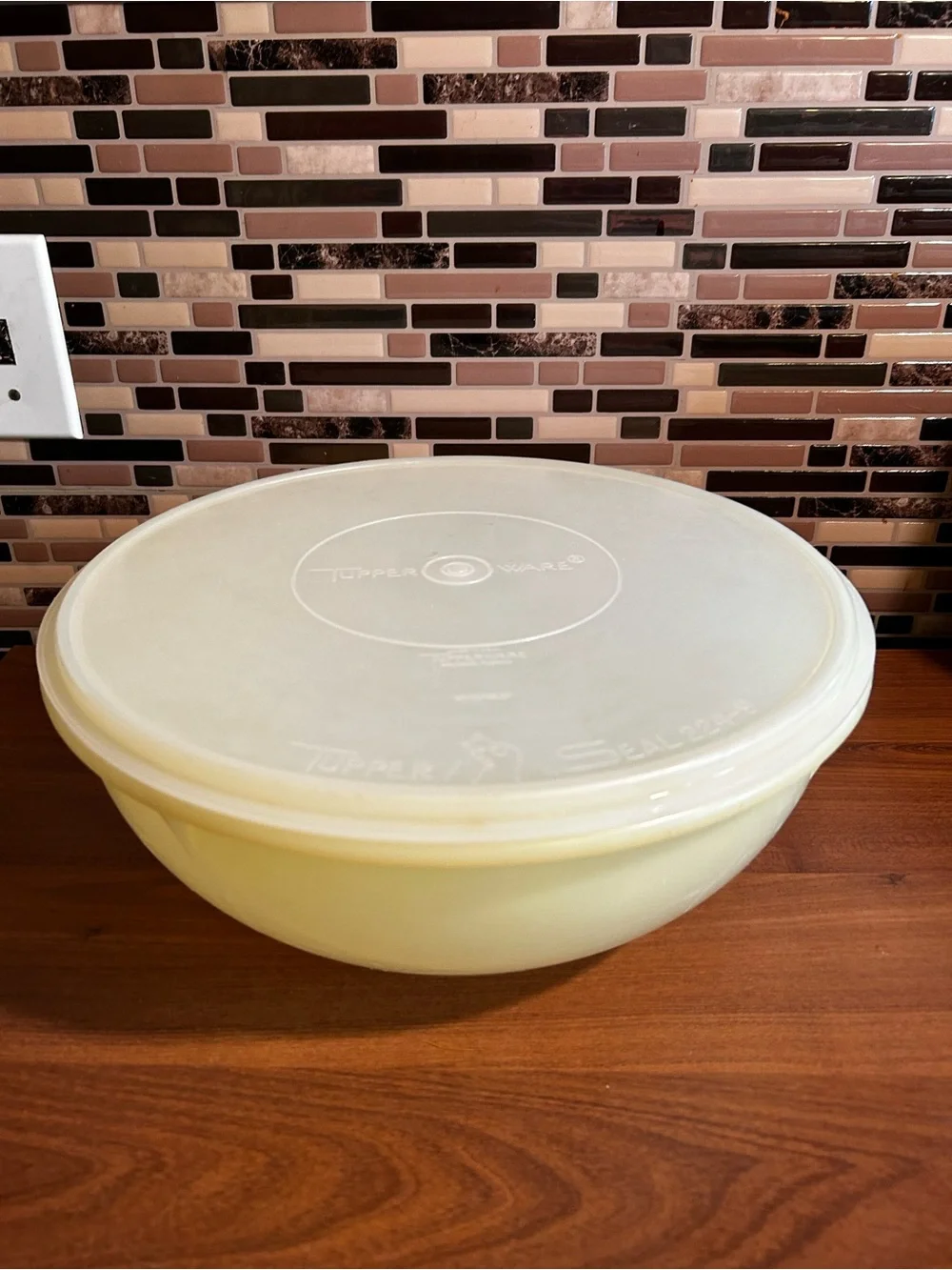 Vintage Tupperware Fix n Mix 26 Cup Pale Yellow Mixing Bowl with Lid